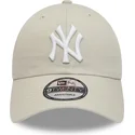 verstellbare-beige-9twenty-league-essential-kappe-mit-gebogenem-schirm-der-new-york-yankees-mlb-von-new-era