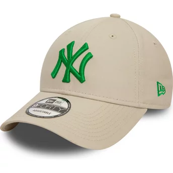 New Era Curved Brim Green Logo 9FORTY League Essential New York Yankees MLB Beige Adjustable Cap
