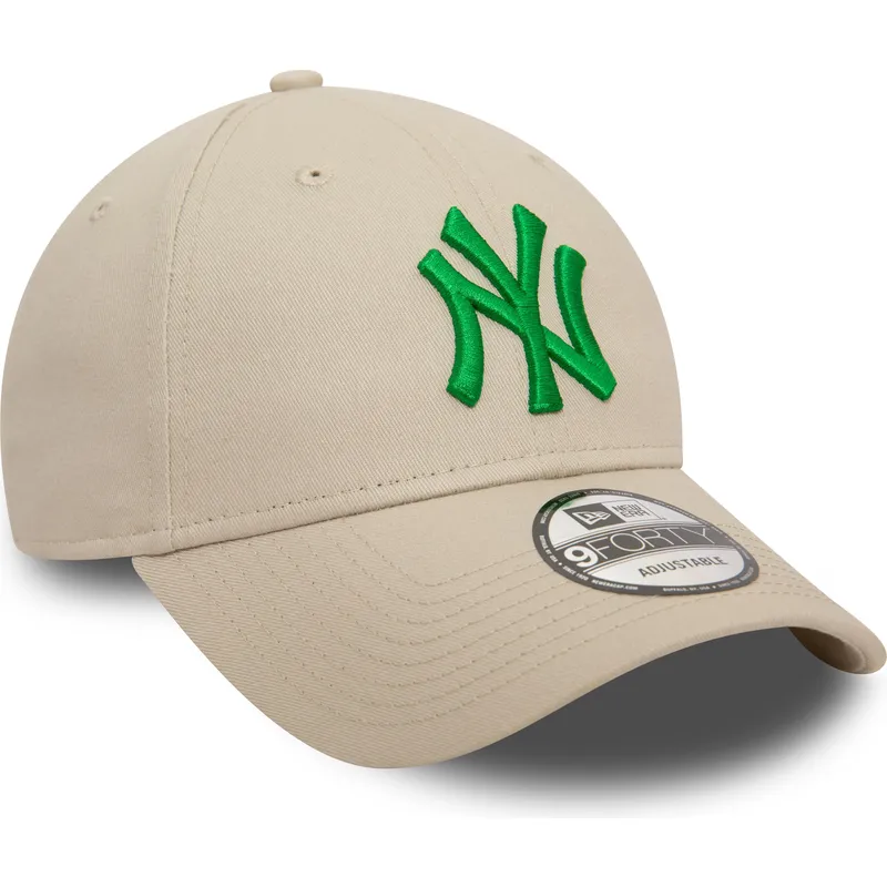 mutzen-gebogen-beige-verstellbares-band-9forty-league-essential-der-new-york-yankees-mlb-von-new-era