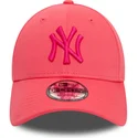 verstellbare-rosa-gebogene-kappe-mit-rosa-logo-9forty-league-essential-der-new-york-yankees-mlb-von-new-era