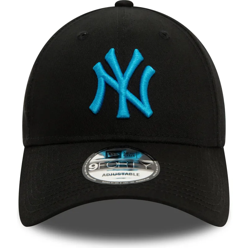 schwarze-verstellbare-kappe-mit-gebogenem-schirm-und-blauem-logo-9forty-league-essential-der-new-york-yankees-mlb-von-new-era schwarze-verstellbare-kappe-mit-gebogenem-schirm-und-blauem-logo-9forty-league-essential-der-new-york-yankees-mlb-von-new-era