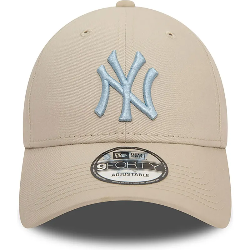 mutzen-gebogen-beige-verstellbares-band-claro-9forty-league-essential-der-new-york-yankees-mlb-von-new-era