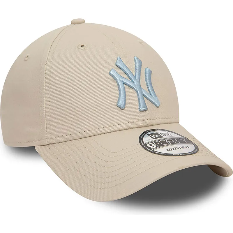 mutzen-gebogen-beige-verstellbares-band-claro-9forty-league-essential-der-new-york-yankees-mlb-von-new-era