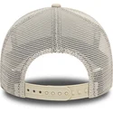 beige-trucker-cap-mit-weissem-logo-a-frame-league-essential-der-new-york-yankees-mlb-von-new-era