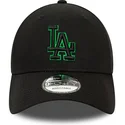 verstellbare-schwarze-curved-cap-mit-grunem-logo-9forty-team-outline-der-los-angeles-dodgers-mlb-von-new-era