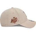 beige-verstellbare-curved-cap-9forty-repreve-basketball-pizza-von-new-era