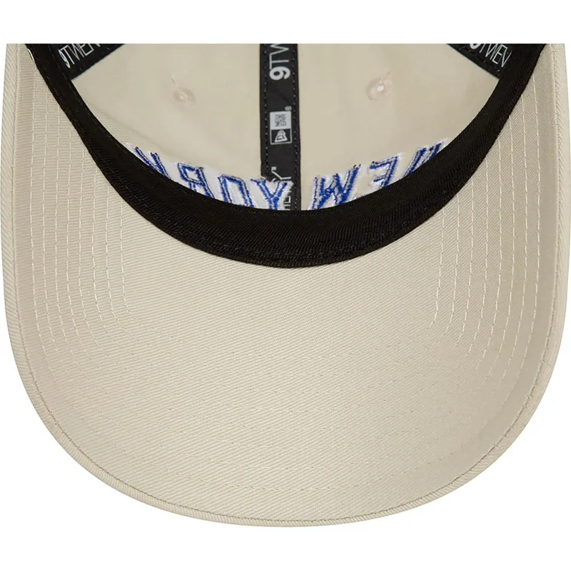 beige-verstellbare-curved-cap-9twenty-wordmark-der-new-york-yankees-mlb-von-new-era