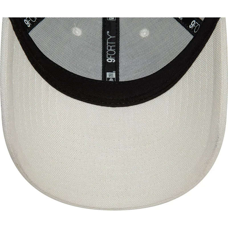 mutzen-gebogen-weiss-verstellbares-band-9forty-linen-der-new-york-yankees-mlb-von-new-era