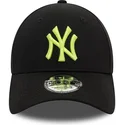schwarze-verstellbare-curved-cap-mit-grunem-logo-9forty-league-essential-der-new-york-yankees-mlb-von-new-era