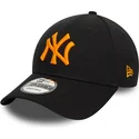 schwarze-verstellbare-kappe-mit-gebogenem-schirm-und-orangem-logo-9forty-league-essential-der-new-york-yankees-mlb-von-new-era