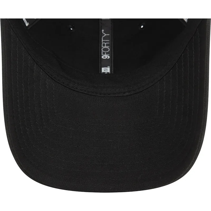 schwarze-verstellbare-curved-cap-9forty-pin-von-new-era