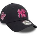 marineblaue-verstellbare-curved-cap-mit-rosa-logo-9forty-flower-icon-der-new-york-yankees-mlb-von-new-era