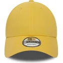 gelbe-gebogene-verstellbare-9forty-essential-kappe-von-new-era