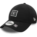 schwarze-verstellbare-9forty-kappe-mit-gebogenem-schirm-metallic-patch-las-vegas-raiders-nfl-von-new-era