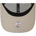 beige-verstellbare-kappe-mit-gebogenem-schirm-und-violettem-logo-9forty-repreve-mini-logo-der-new-york-yankees-mlb-von-new-era
