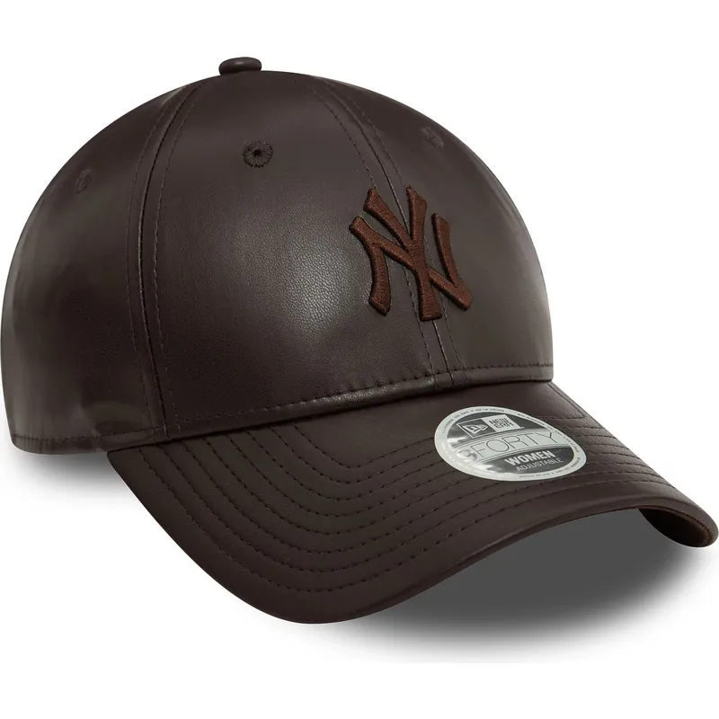 verstellbare-braune-damenkappe-mit-gebogenem-schirm-und-braunem-logo-9forty-midi-pu-der-new-york-yankees-mlb-von-new-era
