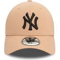 beige-gebogener-39thirty-league-essential-cap-mit-schwarzem-logo-der-new-york-yankees-mlb-von-new-era