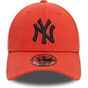 new-era-39thirty-league-essential-new-york-yankees-mlb-orange-gebogener-fit-kappe-mit-schwarzem-logo