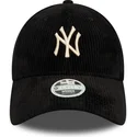 verstellbare-schwarze-damen-cap-mit-gebogenem-schirm-und-beigem-logo-9forty-cord-der-new-york-yankees-mlb-von-new-era