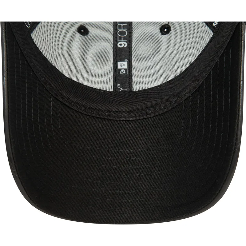 schwarze-verstellbare-damenkappe-9forty-pu-monogram-new-york-yankees-mlb-von-new-era