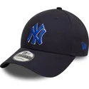 marineblaue-verstellbare-kappe-mit-gebogenem-schirm-und-blauem-logo-9forty-side-patch-der-new-york-yankees-mlb-von-new-era