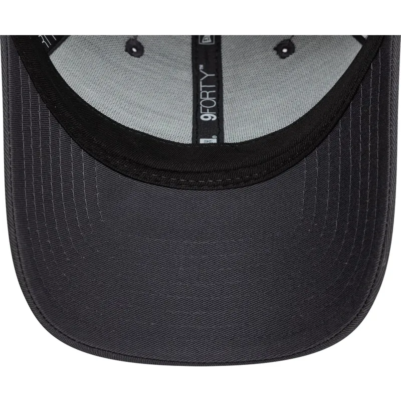 graue-verstellbare-curved-cap-mit-grunem-logo-9forty-side-print-von-vespa-piaggio-von-new-era