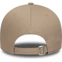 verstellbare-hellbraune-gebogene-kappe-mit-braunem-logo-9forty-league-essential-der-new-york-yankees-mlb-von-new-era