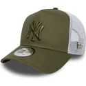 grune-und-weisse-trucker-cap-mit-grunem-logo-a-frame-league-essential-von-new-york-yankees-mlb-von-new-era