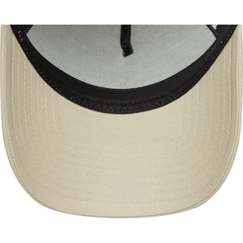 beige-weisse-trucker-cap-mit-beigem-logo-a-frame-league-essential-der-new-york-yankees-mlb-von-new-era
