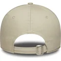 beige-gebogene-verstellbare-damenkappe-9forty-mini-logo-der-new-york-yankees-mlb-von-new-era