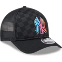 schwarze-trucker-kappe-9forty-m-crown-a-frame-gradient-raceway-der-new-york-yankees-mlb-von-new-era