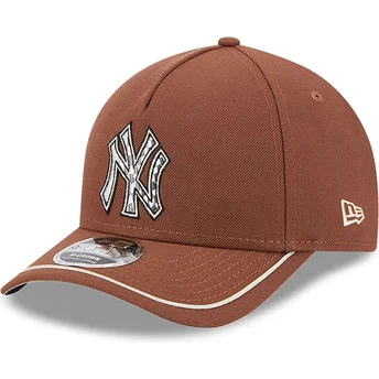 New Era New York Yankees MLB 9FORTY M-Crown A Frame Motorsport braune Snapback-Cap mit gebogenem Schirm
