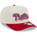 weisse-und-rote-snapback-golfer-cap-mit-gebogenem-schirm-philadelphia-phillies-mlb-team-scribble-von-new-era