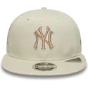 beige-flatcap-snapback-mit-beigem-logo-9fifty-original-fit-world-series-der-new-york-yankees-mlb-von-new-era