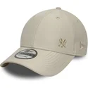 beige-gebogene-verstellbare-9forty-tonal-flawless-kappe-der-new-york-yankees-mlb-von-new-era