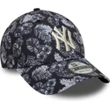 schwarze-verstellbare-9forty-kappe-mit-gebogenem-schirm-und-all-over-print-der-new-york-yankees-mlb-von-new-era