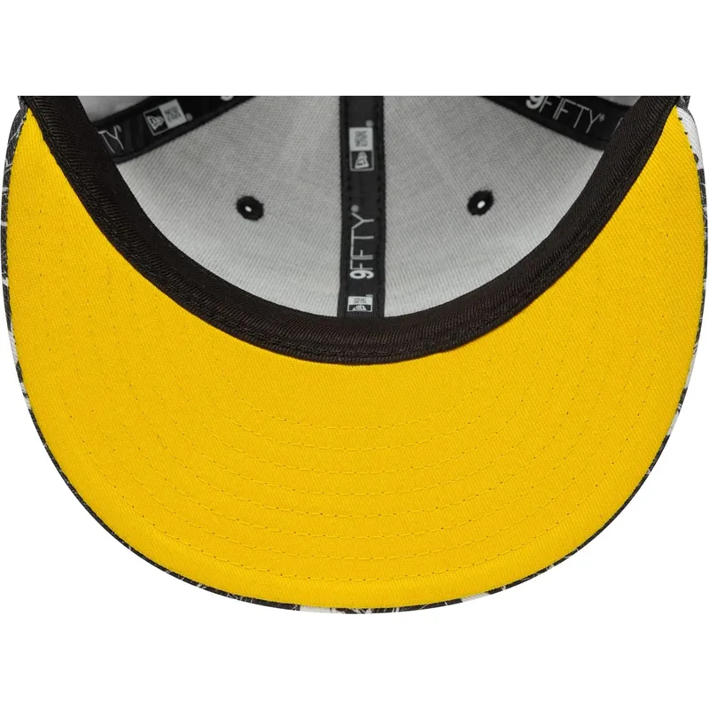 schwarze-flache-snapback-kappe-fur-kinder-9fifty-all-over-print-von-batman-dc-comics-von-new-era