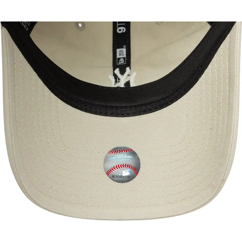 verstellbare-beige-kappe-mit-gebogenem-schirm-9twenty-mini-logo-washed-der-new-york-yankees-mlb-von-new-era