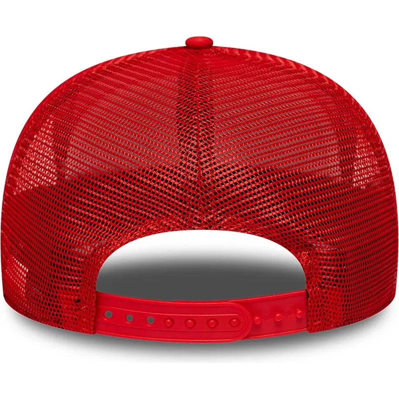 flache-trucker-kappe-rot-golfer-international-series-games-2024-von-kansas-city-chiefs-nfl-von-new-era