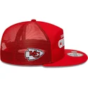 rote-flache-trucker-kappe-golfer-international-series-games-2024-der-kansas-city-chiefs-nfl-von-new-era
