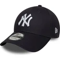 verstellbare-9forty-kappe-mit-gebogenem-schirm-in-marineblau-side-patch-der-new-york-yankees-mlb-von-new-era