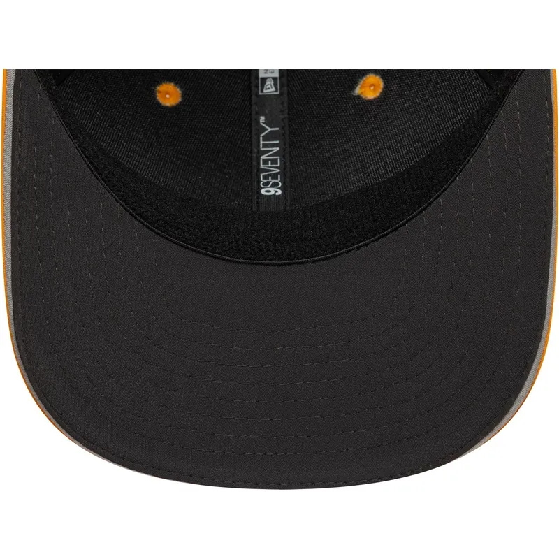 orangefarbene-und-schwarze-trucker-kappe-9seventy-stretch-snap-von-mclaren-racing-formula-1-von-new-era