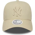 beige-trucker-kappe-fur-damen-a-frame-league-essential-der-new-york-yankees-mlb-von-new-era