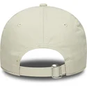 beige-und-graue-verstellbare-damenkappe-9twenty-world-series-cooperstown-new-york-yankees-mlb-von-new-era