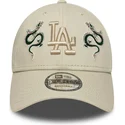 beige-verstellbare-curved-cap-mit-beigem-logo-9forty-icon-dragon-der-los-angeles-dodgers-mlb-von-new-era