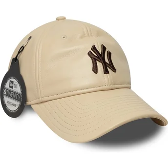 Beige verstellbare Kappe mit gebogenem Schirm und braunem Logo 9TWENTY Leather der New York Yankees MLB von New Era