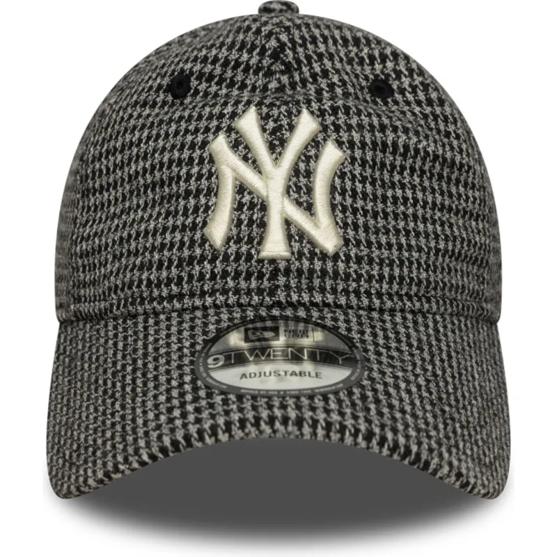 verstellbare-schwarze-9twenty-kappe-mit-gebogenem-schirm-im-hahnentrittmuster-der-new-york-yankees-mlb-von-new-era