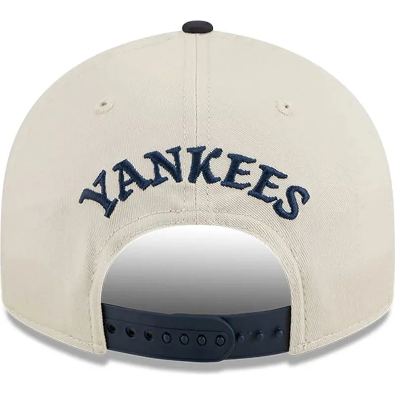 beige-und-marineblaue-gebogene-snapback-kappe-9fifty-retro-crown-scatter-der-new-york-yankees-mlb-von-new-era