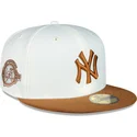 weisse-und-braune-anliegende-flatcap-59fifty-chrome-toast-side-patch-der-new-york-yankees-mlb-von-new-era
