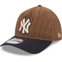 braune-und-marineblaue-verstellbare-curved-cap-9twenty-a-frame-wool-pinstripe-der-new-york-yankees-mlb-von-new-era